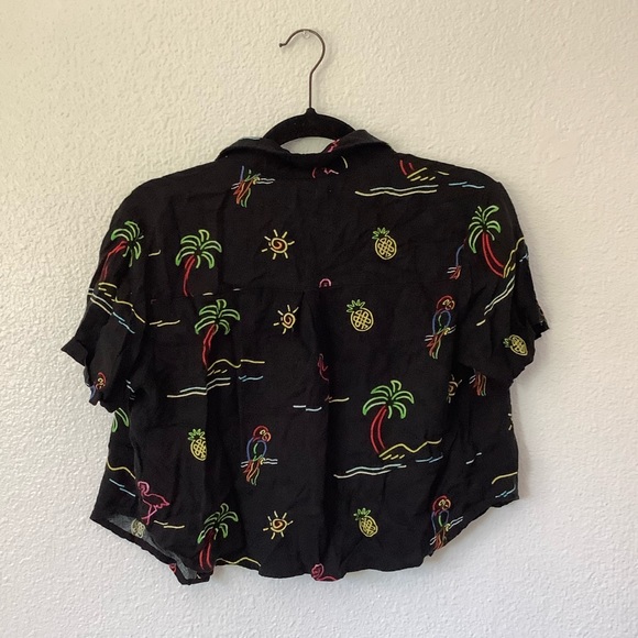🌺 3/25$ Cropped Black/Neon Hawaiian shirt 🌺 - Picture 2 of 4